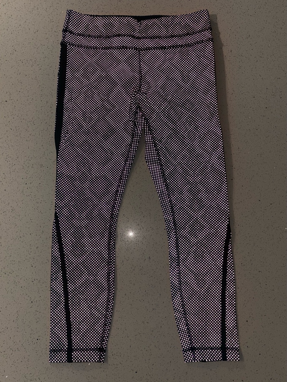 Lululemon athletica Pace Tight (full-on luxtreme) *Lights Out - size 6
